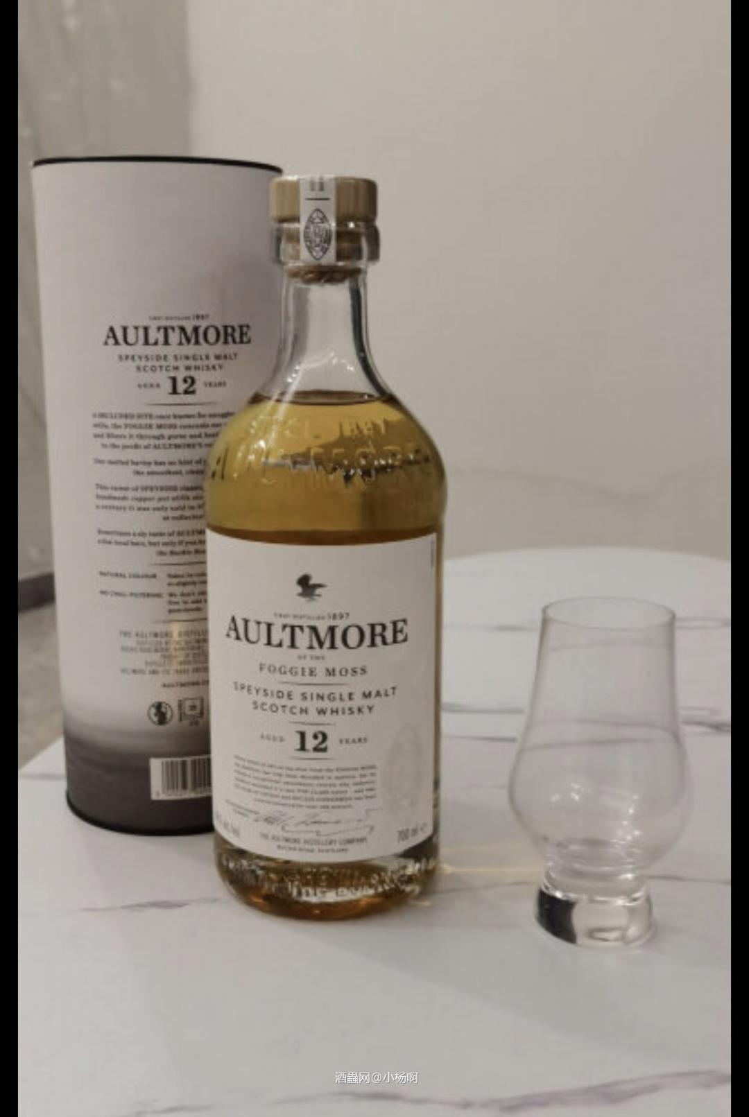 晚上来一杯欧摩12。斯佩塞的小众酒款，淡淡的鸡蛋花香。无添加焦糖色。