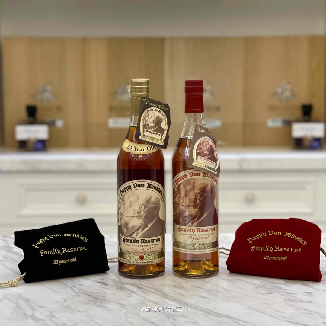 Pappy 20 years ( 2010 ) Julian Pappy Van Winkle 或许是威士忌帝国里最受欢迎的雪茄老头。Pre 2012的Pappy家族私人窖藏基本都是旧厂蒸馏的，难得见到瓶封和酒标这么好的老酒，忍不住让朋友割爱收了过来。顺便分享一下Pappy的新老蒸馏厂的编码小知识，参考图5️⃣Pre-2012与2012 and on。可以精确识别装瓶年月和日期时间，美国佬还是有点