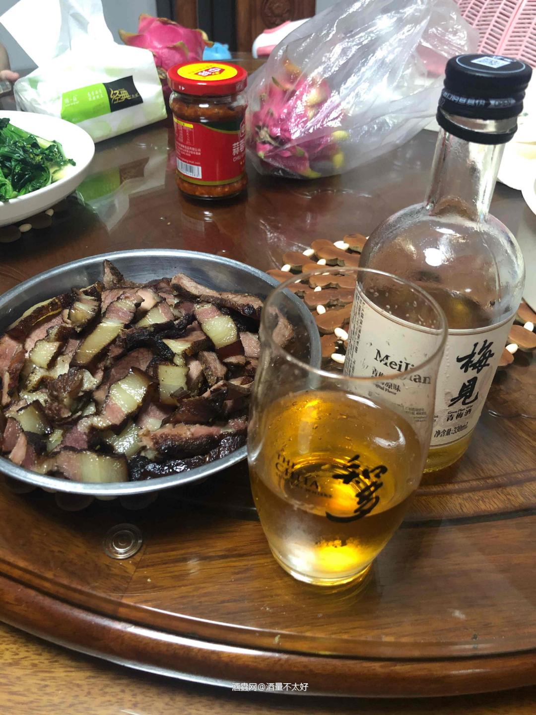 烟熏腊肉,搭配一点小酒。