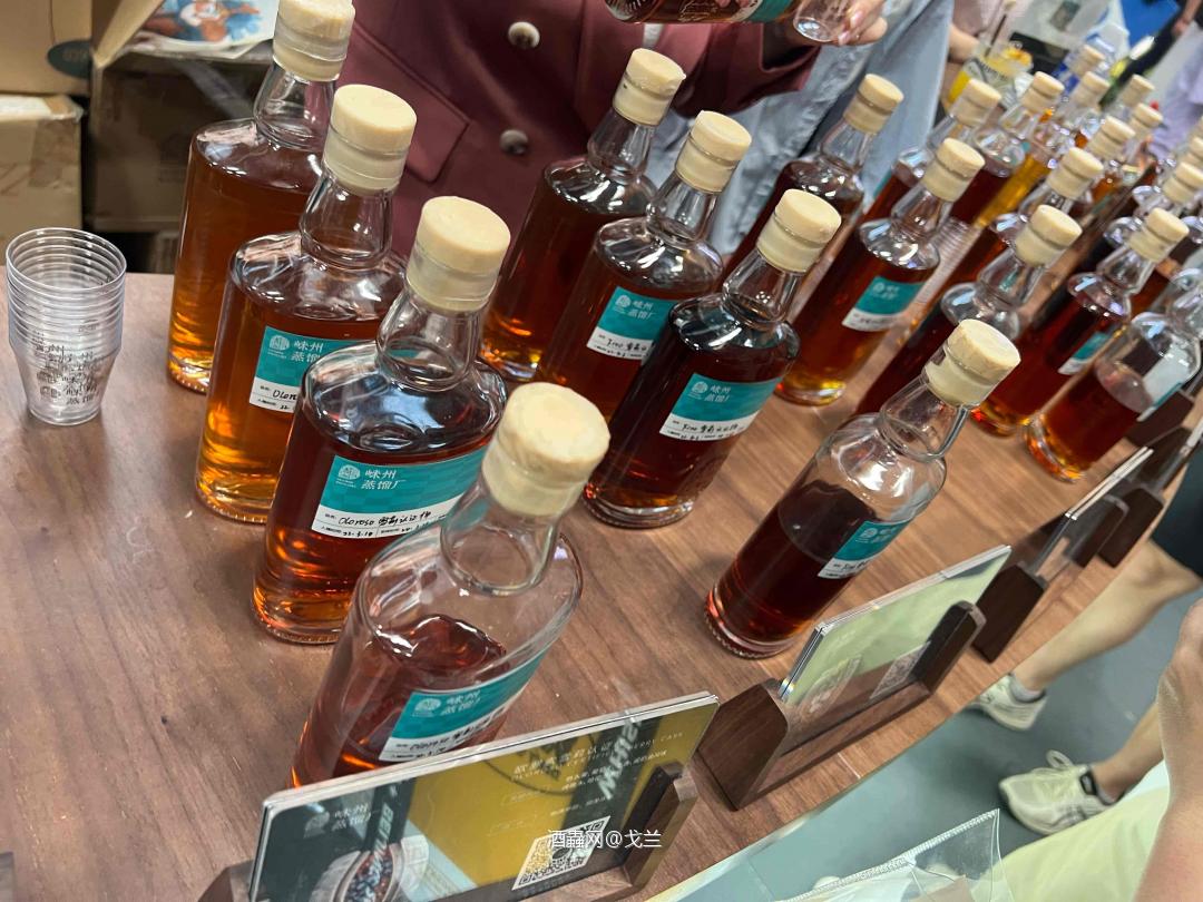 今年的北京威士忌节whisky+， 崃州带来了中国蒙古栎桶， 确实不错带椰香， 值得品尝，可惜的是没喝到黄酒桶