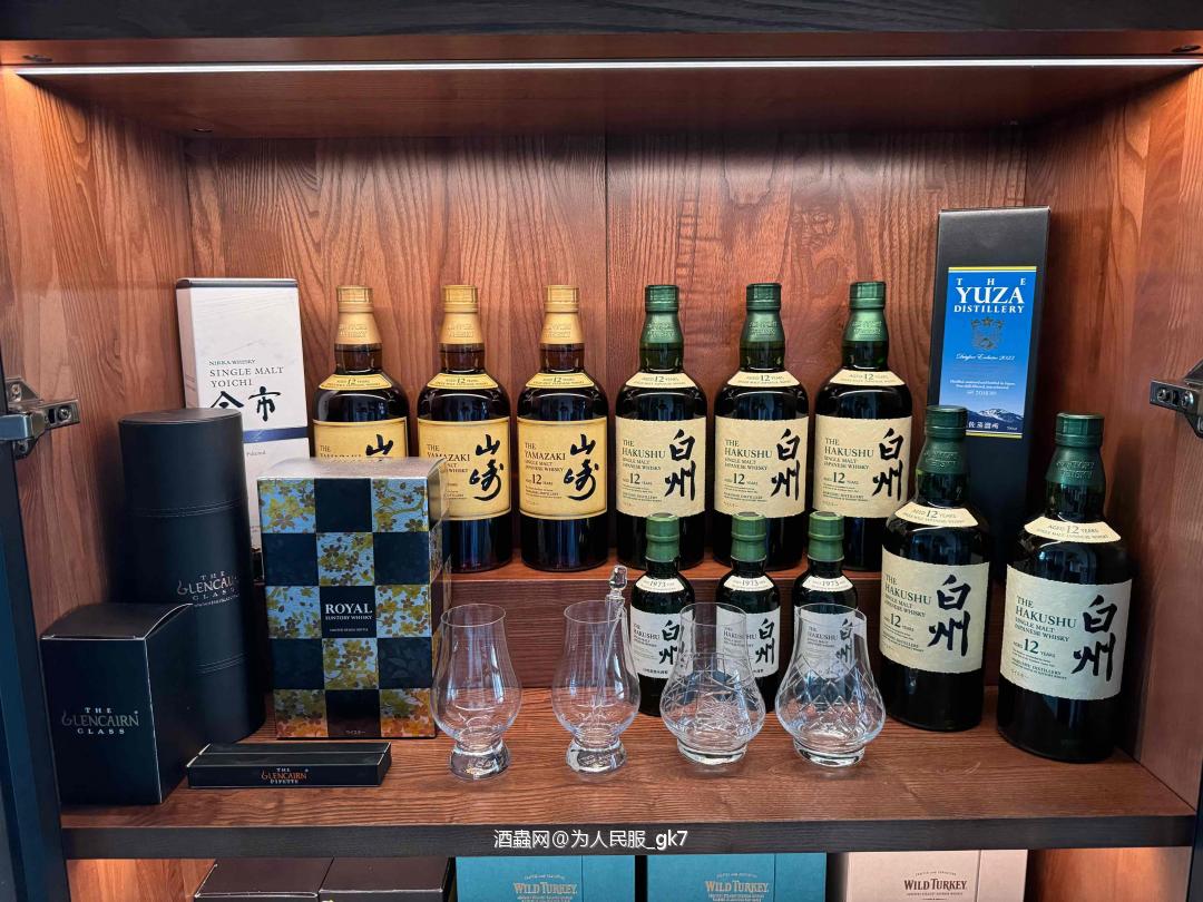 酒柜…（不是同一时间拍的）