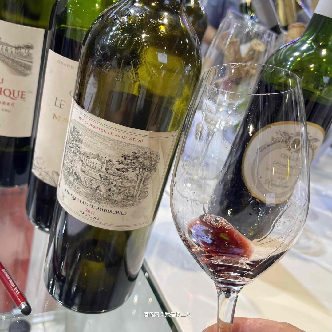 Vinexpo HK的最后一天，受邀参加瓏岱酒庄的品鉴，2018-2021的瓏岱和琥岳，混酿的比例很有功夫。酒展最后名庄畅饮狂欢，用2011年的拉菲和Neisson的旗舰新品Zetwal开心收尾了～
