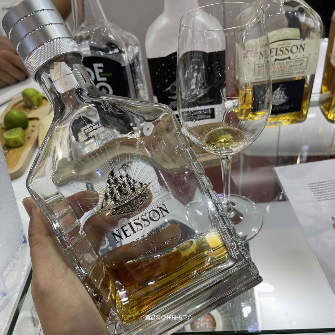 Vinexpo HK的最后一天，受邀参加瓏岱酒庄的品鉴，2018-2021的瓏岱和琥岳，混酿的比例很有功夫。酒展最后名庄畅饮狂欢，用2011年的拉菲和Neisson的旗舰新品Zetwal开心收尾了～