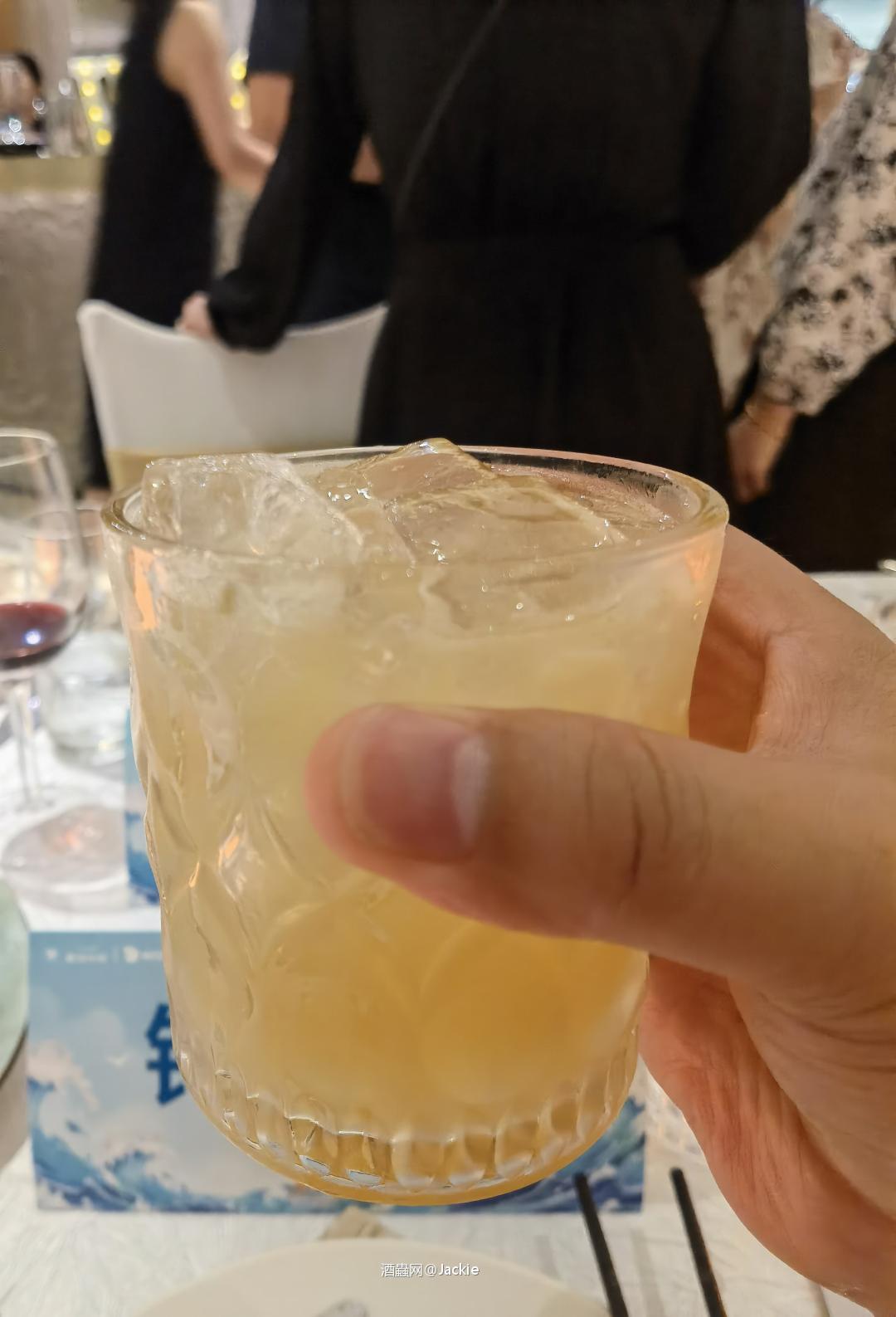 没想到福州酒店喝到威士忌酸，波本基酒感觉不太对～