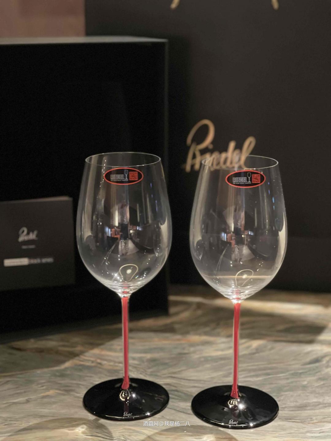 心以为，红黑是Riedel的最美配色