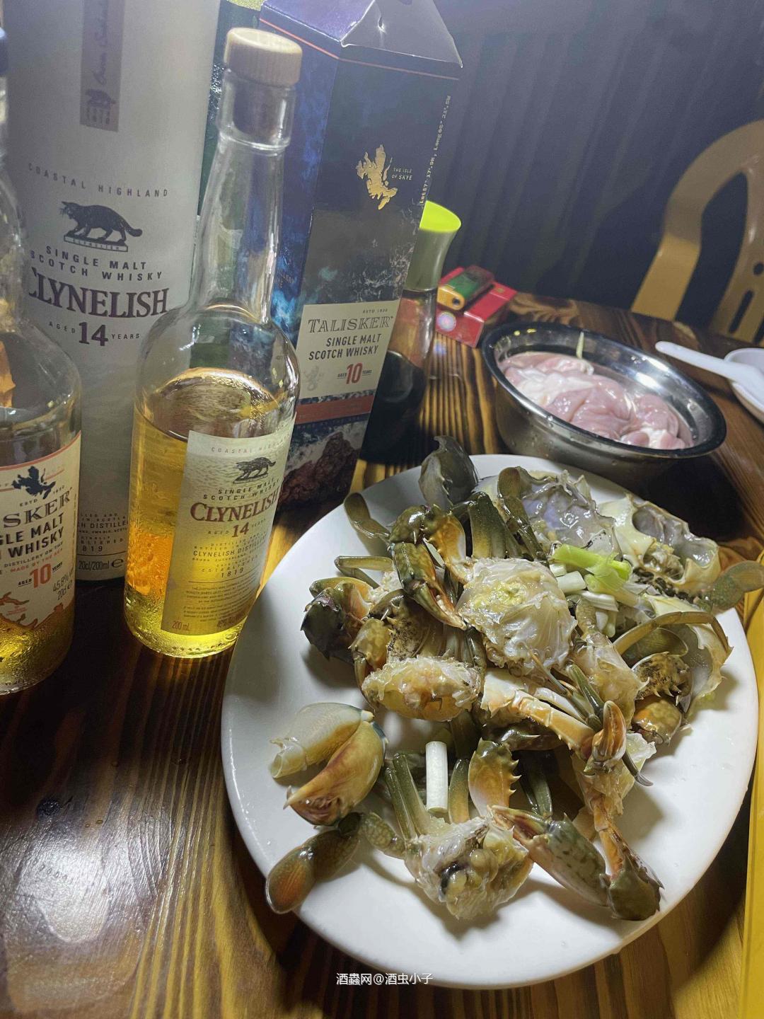 刮风喝酒,惬意人生。和朋友一起在狂风中喝酒,品味着野性的味道;小酌几杯,感受风吹在脸上的清凉。这就是人生,不必太在意风雨,只需与好友分享美酒佳肴,享受人生美好的时刻。