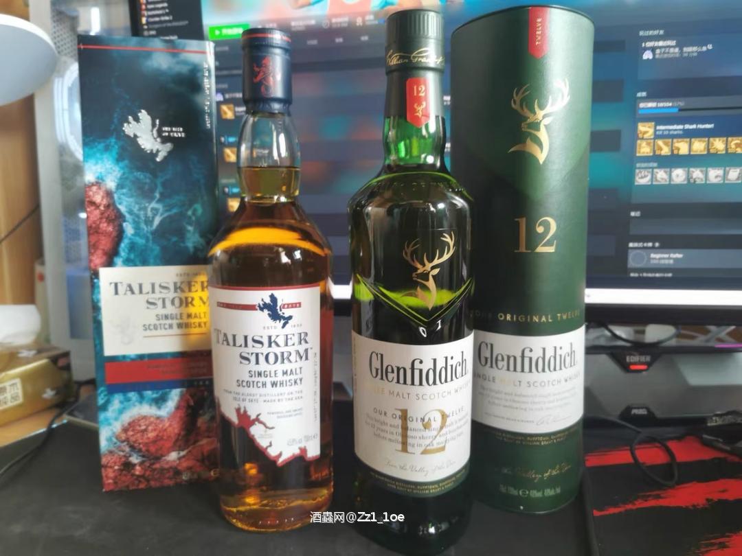 威士忌的魅力在于其时间的沉淀。一瓶优质的威士忌，经过长时间的熟成，味道才会逐渐丰富、层次分明。那种独特的香气与口感，正是岁月的馈赠。每一次倒入酒杯，仿佛都能感受到时间的流逝与威士忌的成长。