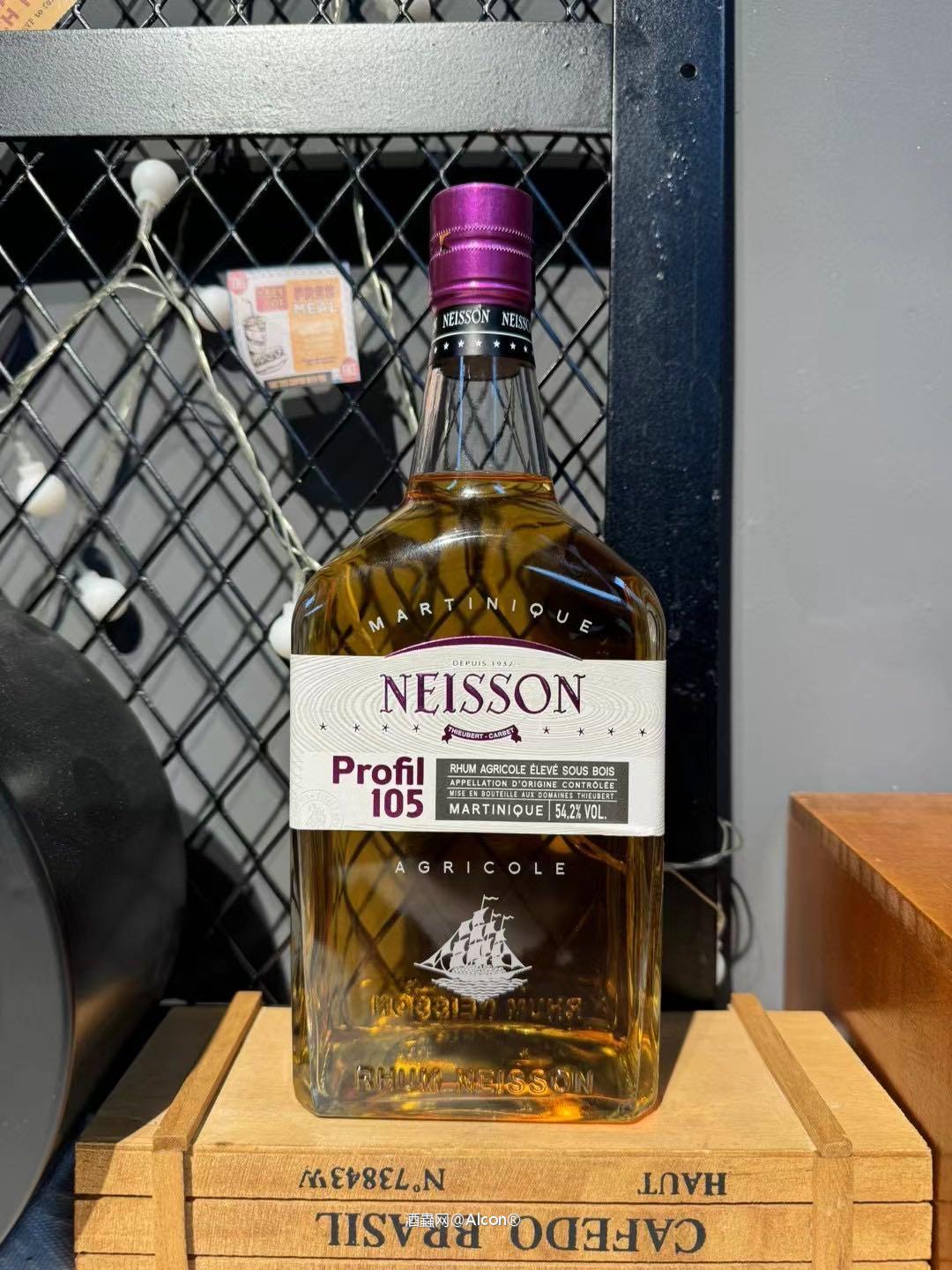 Neisson Profil 105 装瓶度数:54.2% 桶型:美洲橡木桶 原料:甘蔗汁 风味关键词:新鲜咖啡、肉桂、香橙、杏子、花生牛轧糖