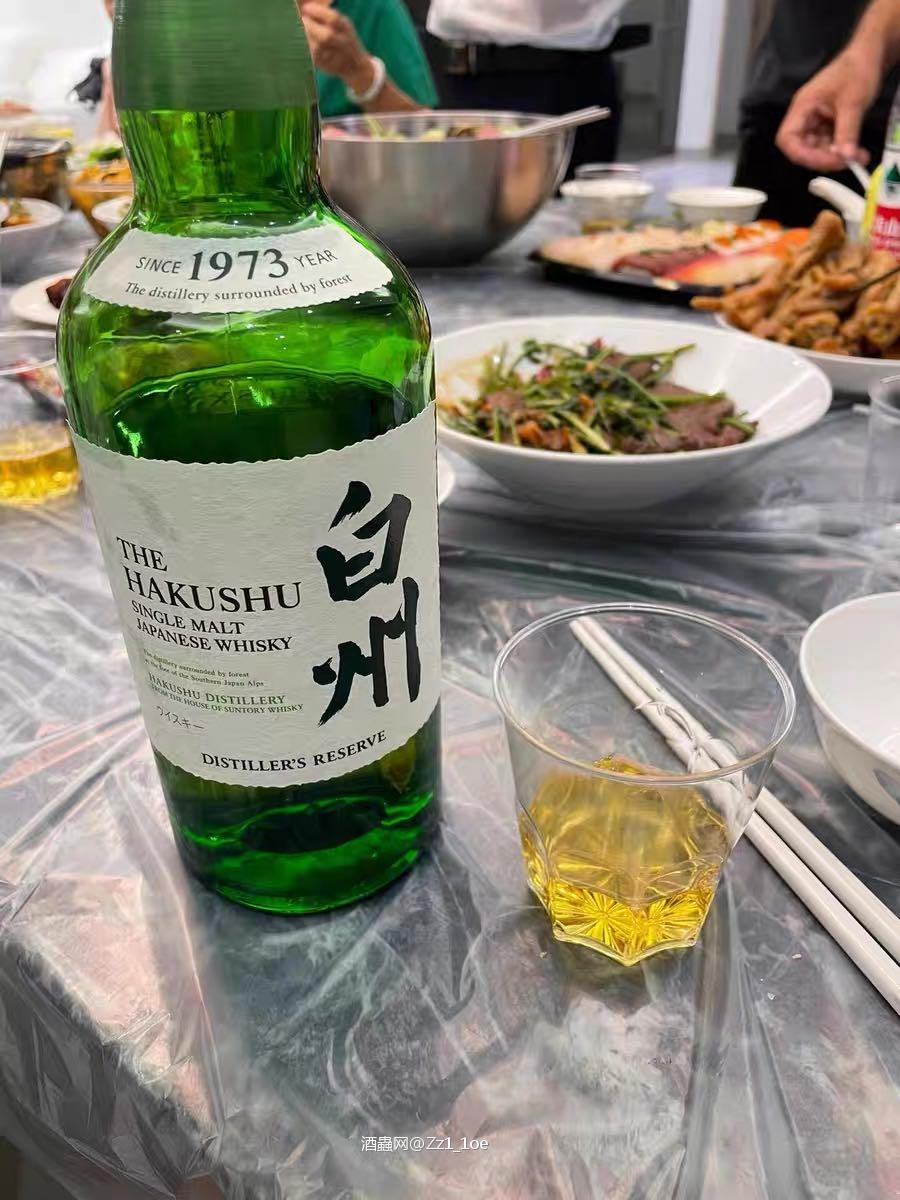 酒液在木桶中逐渐成熟,散发出独特的香气,令人陶醉。每一口都是一次味觉的旅行,让人回味无穷。