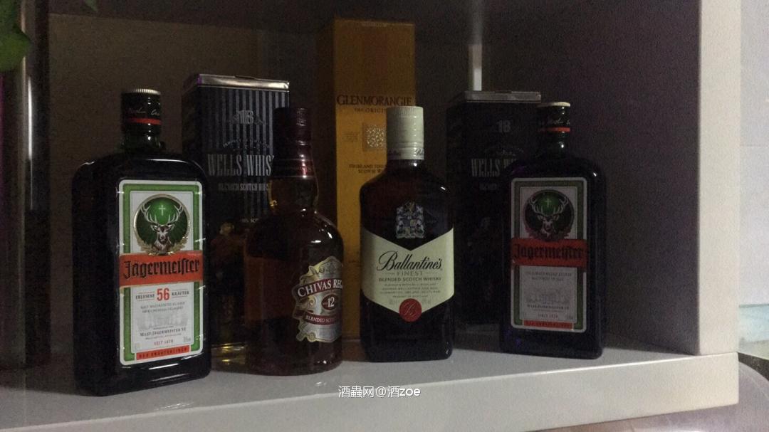每个环节都需精心把控,才能酿造出完美的酒品。这种工艺之美让我对威士忌产生了更深的敬意,仿佛每一瓶酒都是一件艺术品。