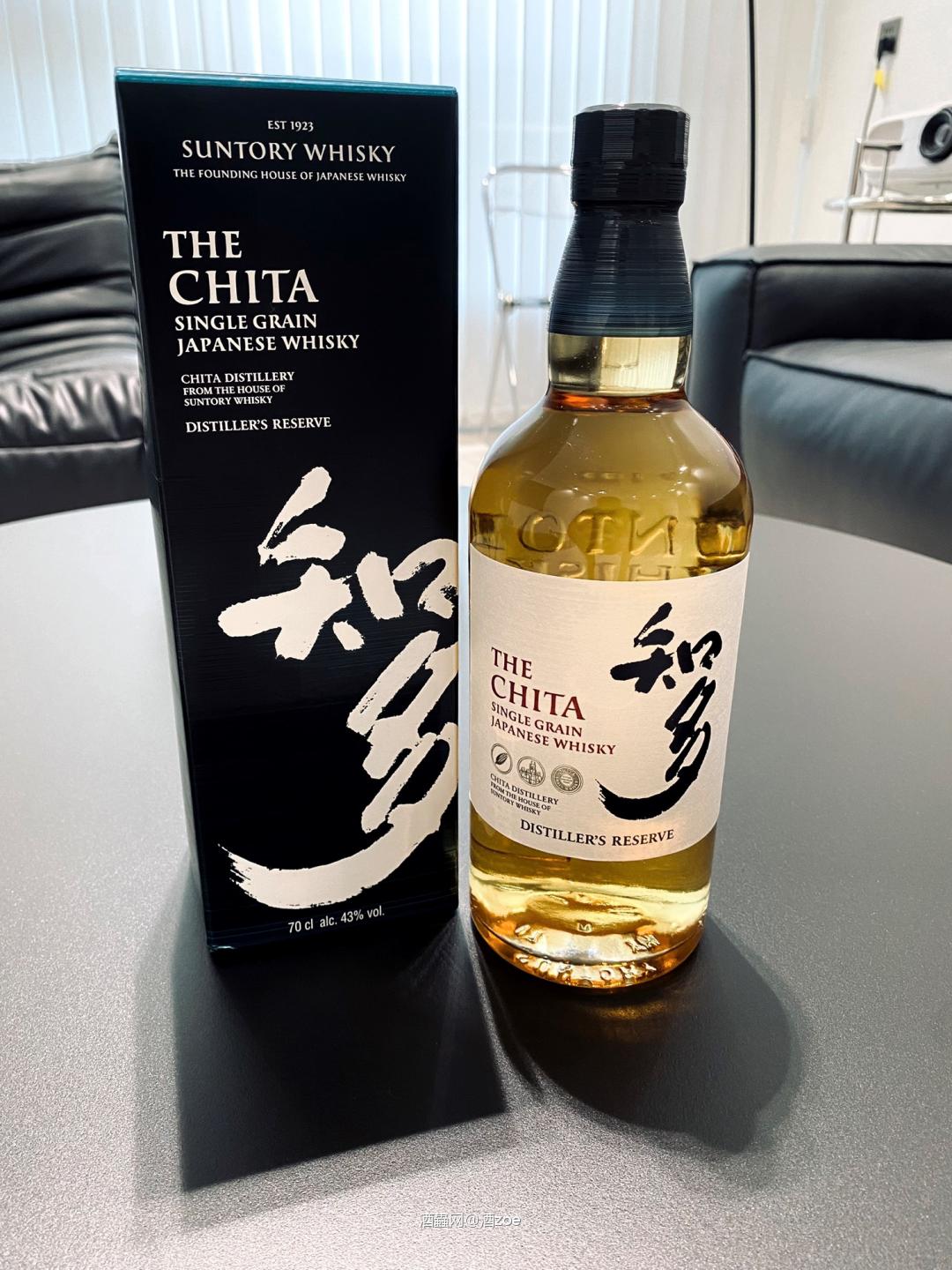 无论是在酒吧的聚会上,还是与朋友的静谧时光,分享一杯威士忌可以拉近彼此的距离。它不仅是一种饮品,更是情感交流的媒介,承载着友谊和故事。