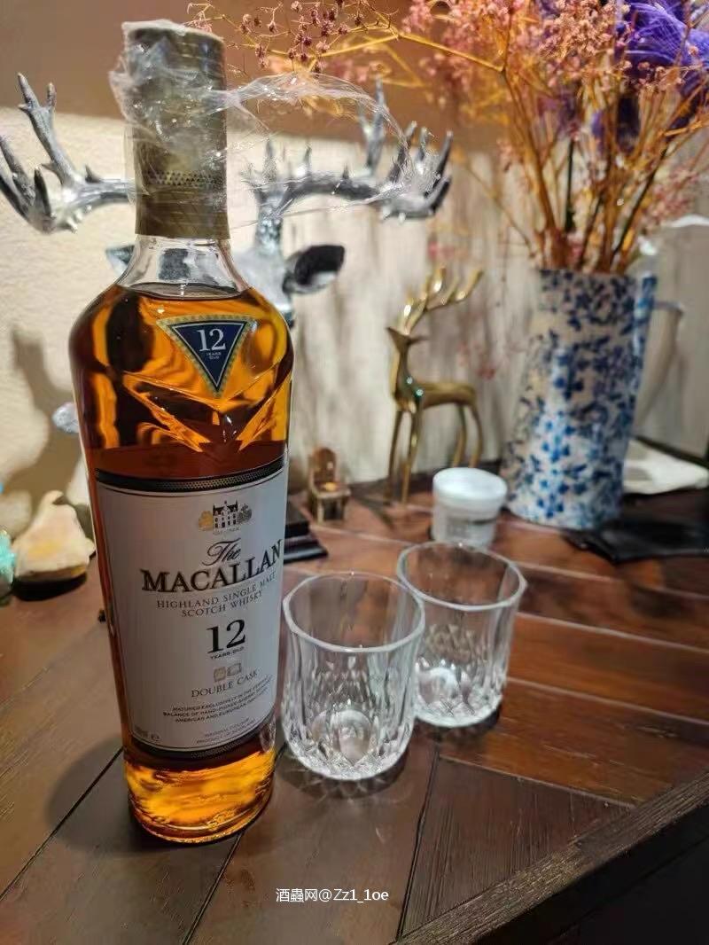 每一滴都蕴藏着酿造师的心血与智慧。从原料的选择到发酵、蒸馏、熟成,整个过程凝聚了时间的力量,让每一次品尝都成为独特的体验。
