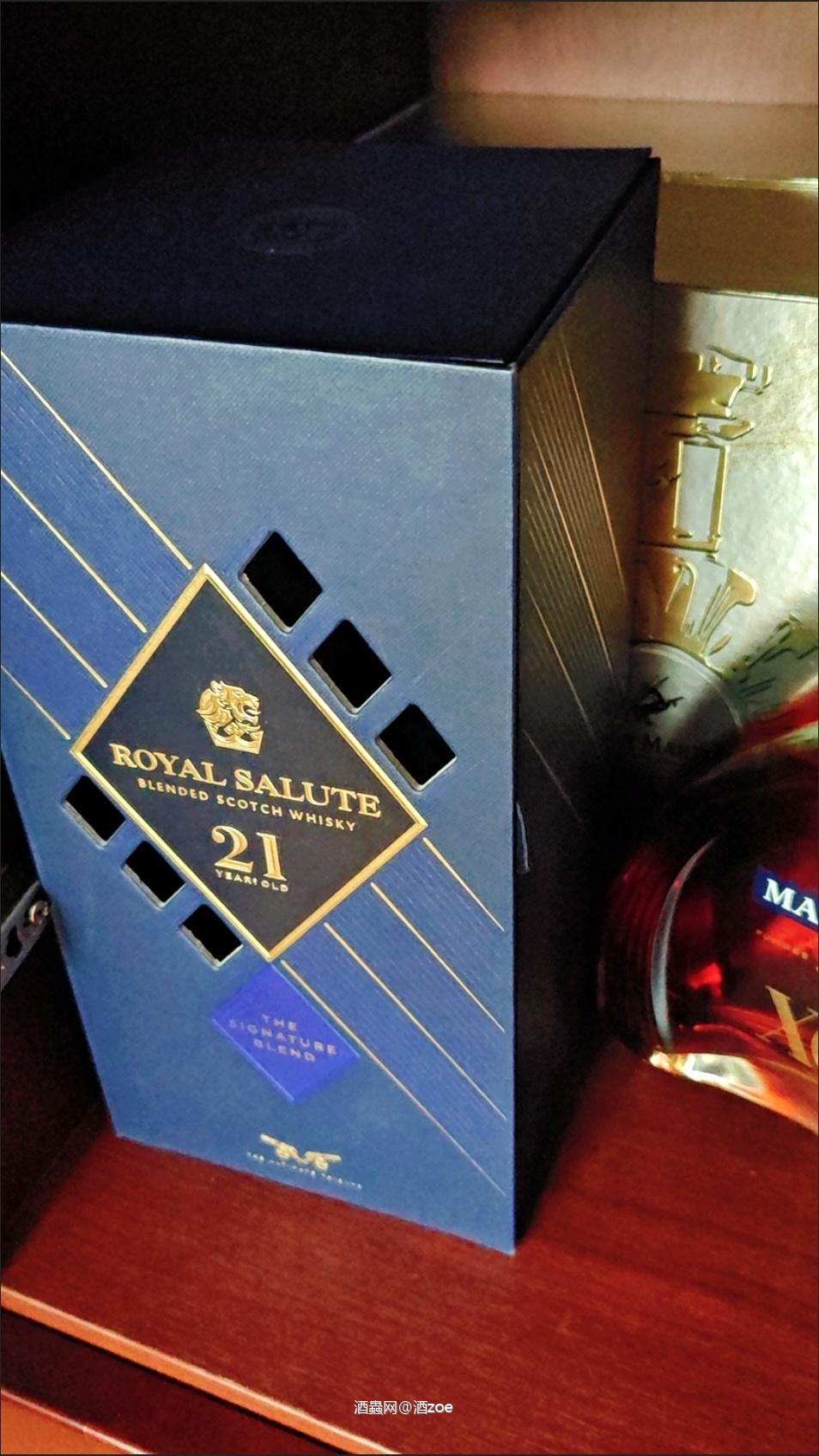 在品尝中,我们不仅体验了不同的风味,也反思自己的经历。生活就像威士忌,有苦有甜,正是这些经历构成了我们独特的故事。