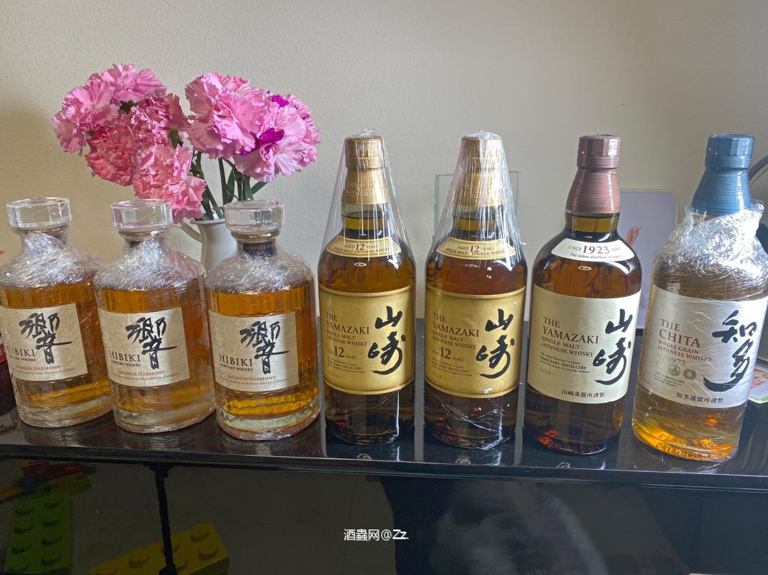 细腻的口感与层次分明的香气让人沉醉。无论是轻柔的花香,还是浓郁的烟熏味,细心品鉴时,心灵仿佛被唤醒。
