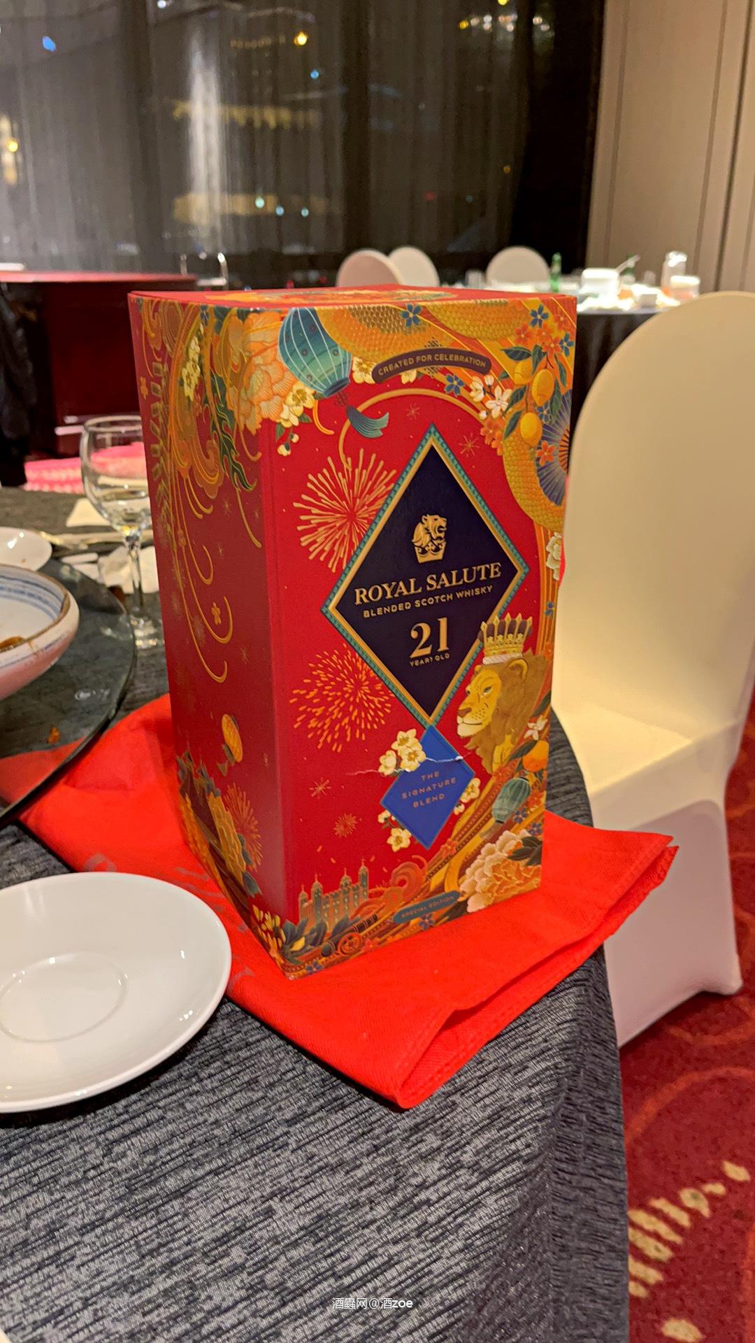 它为谈话增添了深度，使人们在分享的瞬间中建立起更深厚的联系和情感。