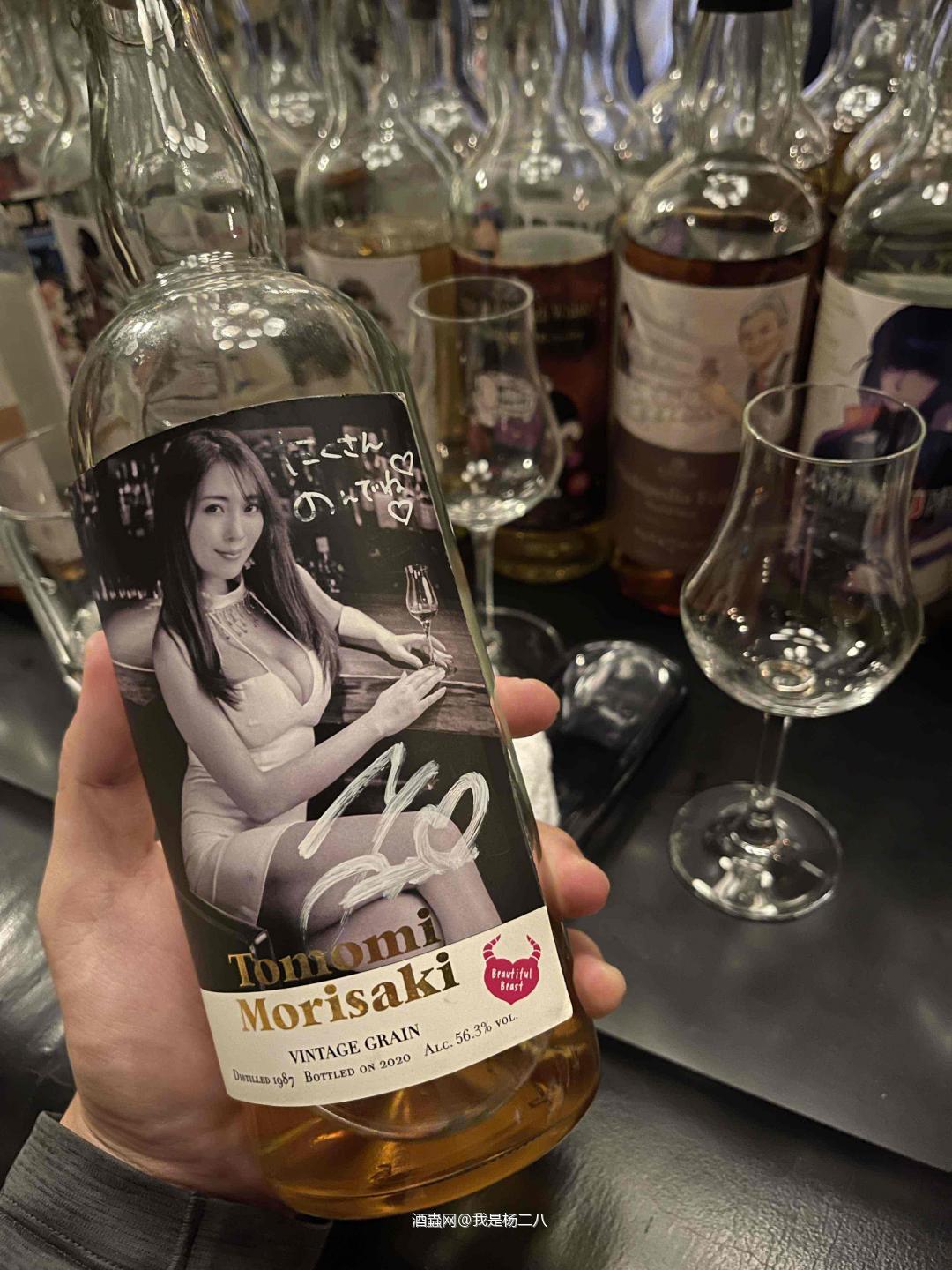 小日子的酒标，喝一杯就脸红了…