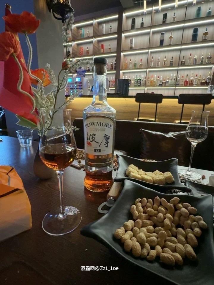 细腻的香气、丰富的层次，让人沉醉其中。每一口都像是与时间对话，感受岁月的沉淀与变化。慢慢品味，体会其中的复杂与和谐，令人心醉神迷。
