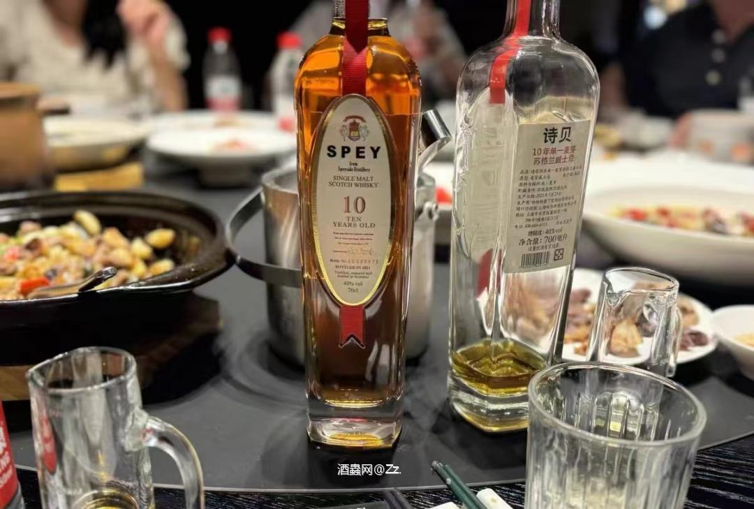 无论是搭配浓郁的巧克力，还是与炭烤肉类相得益彰，威士忌都能提升食物的风味层次。在家中举办一次品酒会，让味蕾的碰撞带来意想不到的惊喜。