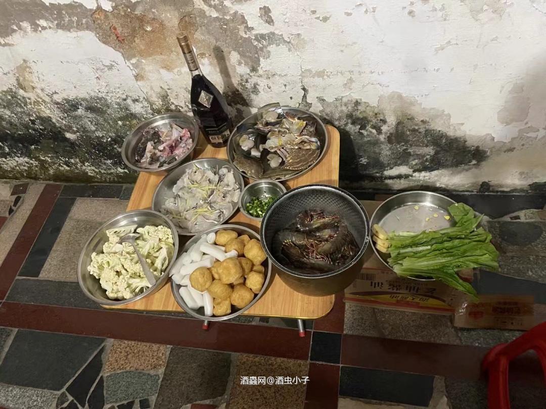 愉快的心情真的藏都藏不住!做点自己喜欢的事情,与朋友共进美食,简直完美,迎接国庆节的到来,喜提假期,享受喝酒的快乐时光!