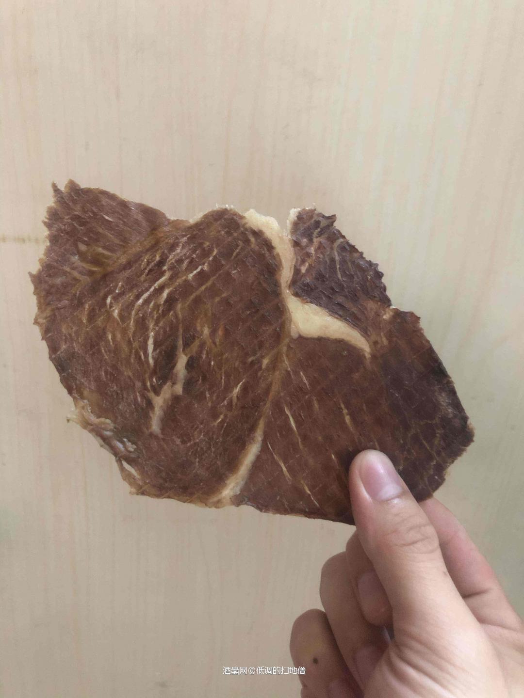 酒虫买的牛肉干挺好吃的分量很足