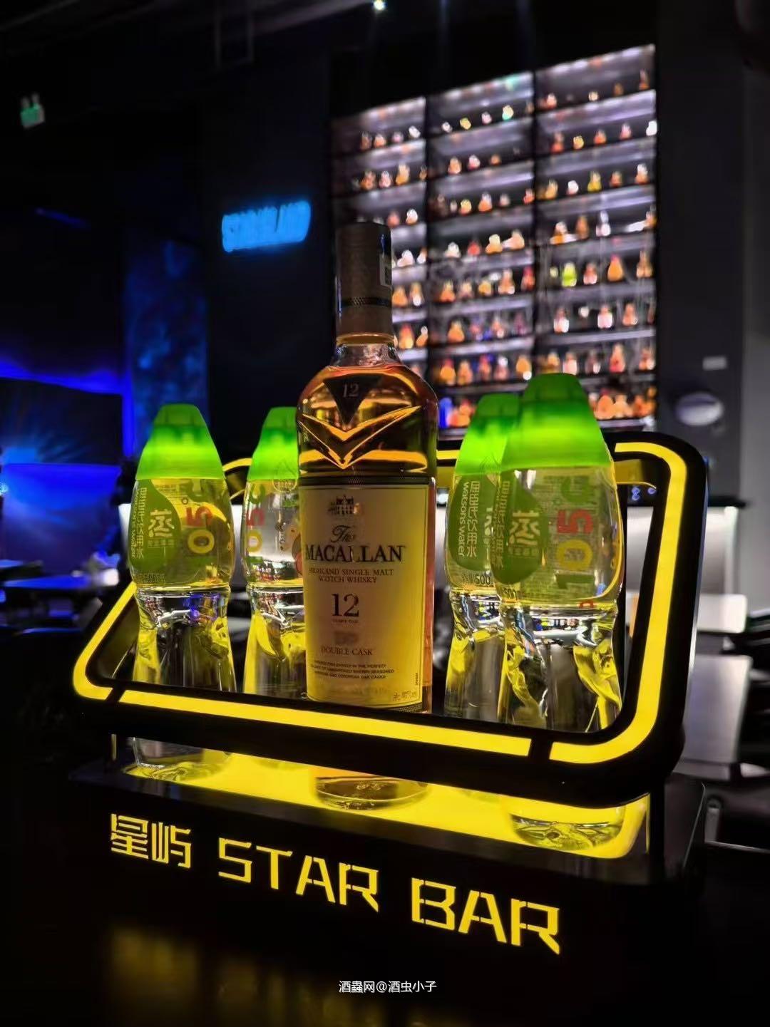 喝醉酒的时候，借着酒意放纵自己的情绪，不要伪装，不要面具，哪怕只有这一夜，也要真实地去爱，去恨，去追梦。——