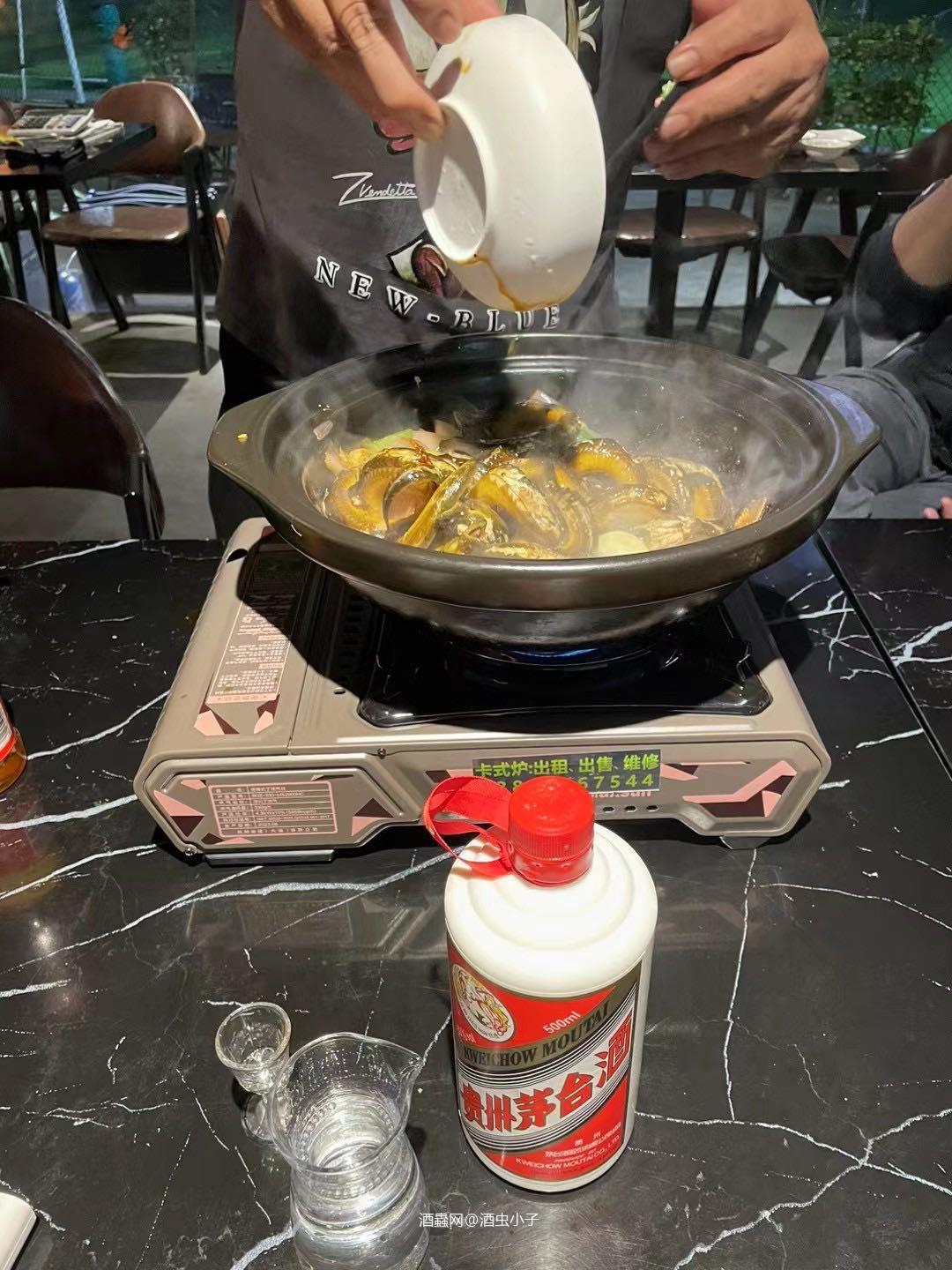 周末结束了！明天要工作的烦恼，尽冠不急享受属于自己的时光，让快乐充满每一个角落！姐妹常约酒，关系更长久。——一起干杯🍻