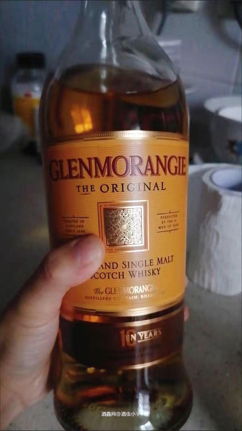 美食之旅开始啦！和好友们一起享受美食的无限魅力。将美食与友情相融合，这个聚餐注定是一次难以忘怀的盛会。尽在此刻。让我们一起品味生活的滋味，开始喝酒！