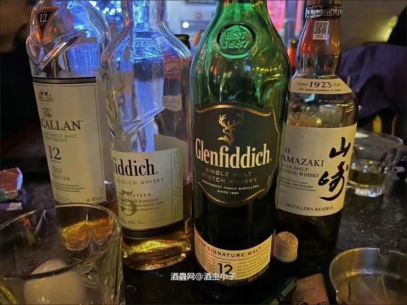 周末 煎一块牛排 也能让自己幸福感爆棚 喝上一杯酒 刹那间 心情犹如向阳 没有忧伤 心中有光 乐观开朗 …