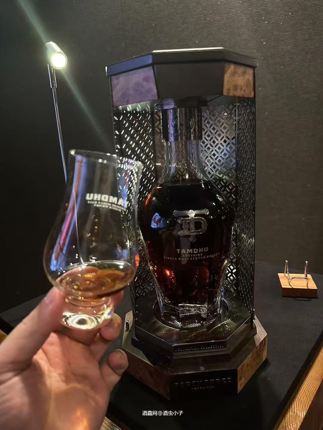 人有时候换个角度看风景，你会发现美景无处不在，换个心情看人生，你会发现其实快乐很简单。生活吗不是得到，就是学到。人总得找个落脚点，把心放下，调整好状态，砥砺前行，愿我们都能在鸡零狗碎的生活中，找到闪闪发光的自己，然后成为一个温柔又强大的人！