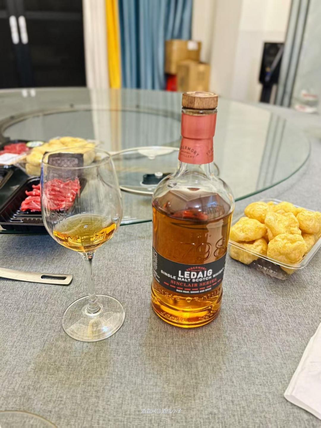 周三，蓦然又醉，朦朦胧胧，分不清对或错，但时细个，天天都想大个，但人老了，又想变回当初。白酒加红酒，干杯干杯🍻