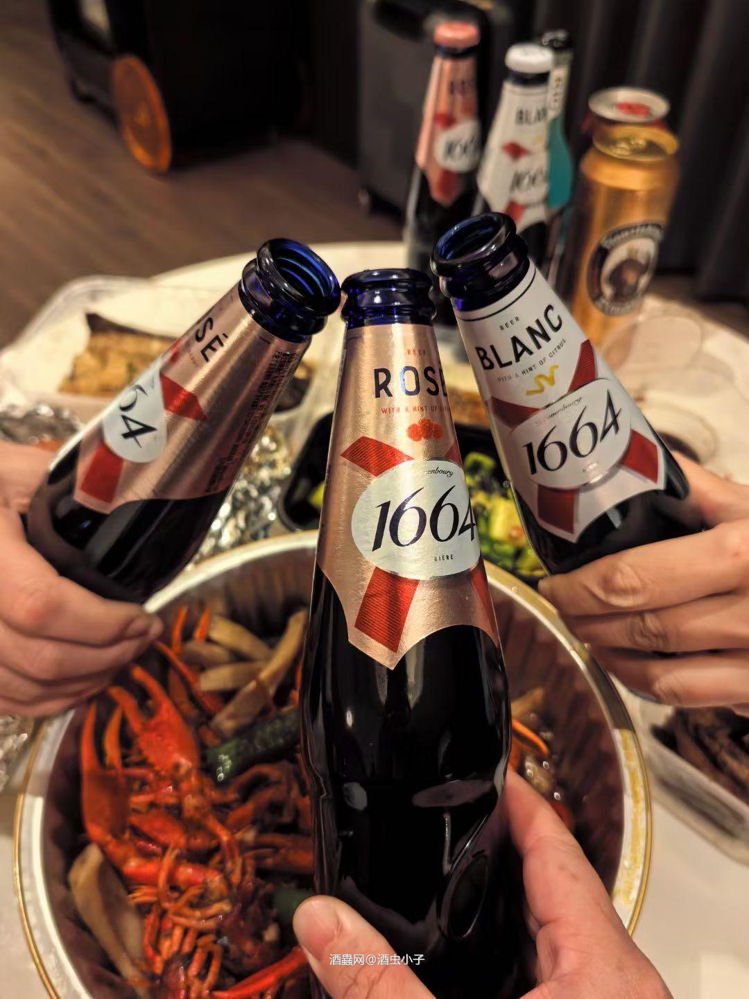 小龙虾配啤酒，本是夏日的完美组合！虽然现在是冬季，但是热辣的小龙虾配上冰凉的啤酒，让你的冬季更加惬意。