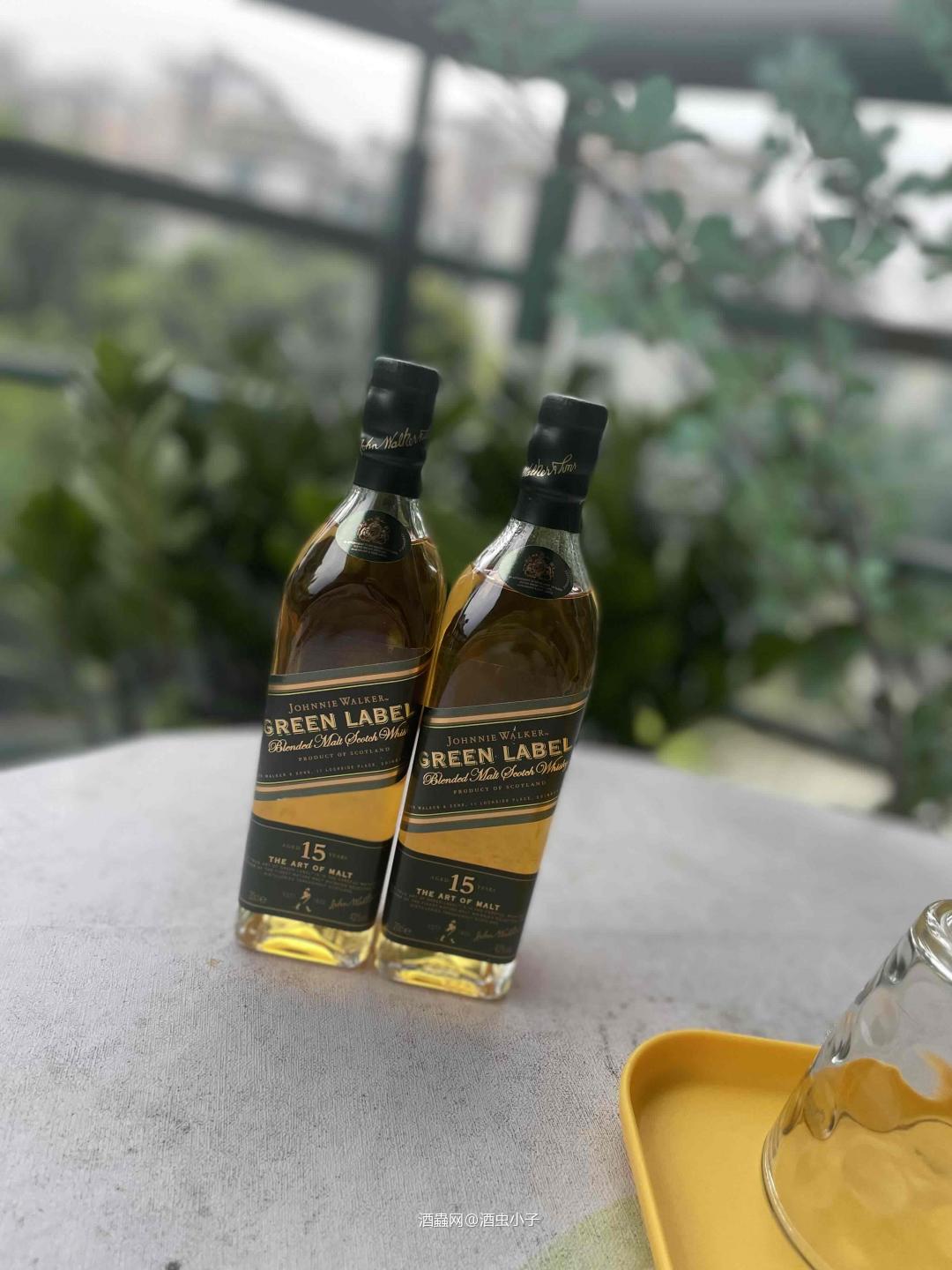 闻香柔和清淡的木香 入口柔滑恬静,微微的果香酸味而后慢慢涌现出木香,转小小甜蜜,结尾缓和丝丝苦和火热感,留香短 余韵平淡收尾, 再品再尝,很容易不知不觉就全部下肚了