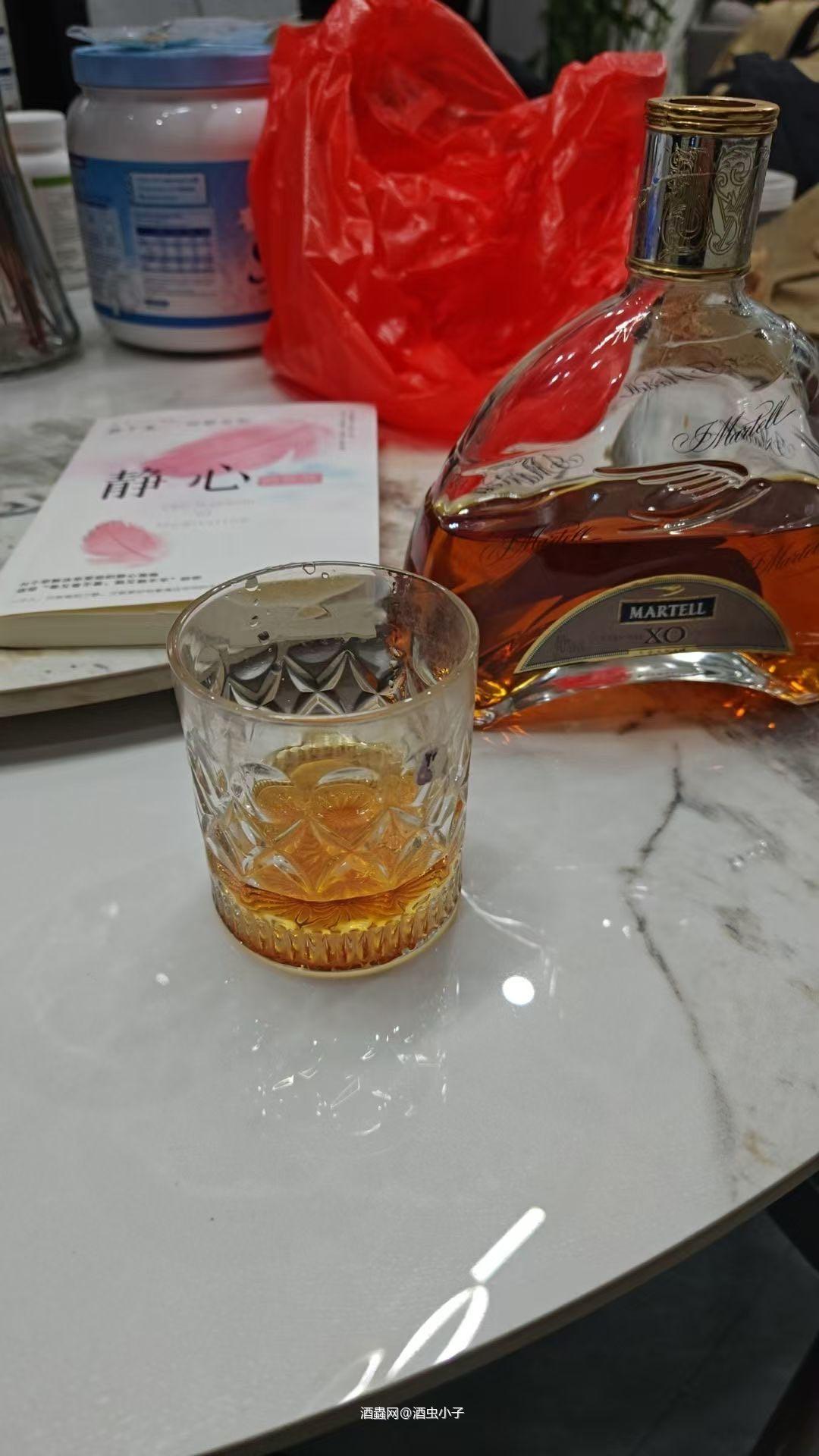 不要相信压力能转化为动力， 你的压力只会转化成病历。 人真正的动力，源自于内心深处， 对于快乐和兴趣的追求。