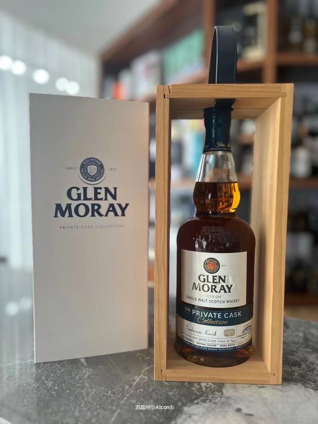 格兰莫雷少见单桶[色] #格兰莫瑞 （格兰莫雷）18年苏玳单桶桶强58.2% （全球限量278支） 桶型： 蘇玳桶 （不多见的单桶）[机智] 國家 ：蘇格蘭 地區 ：斯佩塞 蒸餾器 ：格倫馬里 ，非冷过滤！ 🥃品酒筆記 闻香：黑巧克力和濃縮咖啡，濃郁的太妃糖和甜水果，濃郁的橡木味和淡淡的香料味。 口感： 奢華而復雜，糖漿般的口感，帶有一絲黑巧克力、咖啡和鹹焦糖的味道，與濃郁的橡木味、香草奶油、甜漿