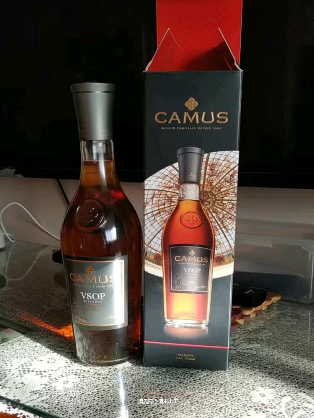 卡慕经典VSOP干邑白兰地 琥珀色，透亮饱满 热带水果、花香以及微妙单宁、紫罗兰香和橙皮香 入口口感顺滑细腻，浓郁果香伴随着辛香和香草味，层次分明 余味悠长，甜感明显，性价比蛮高的