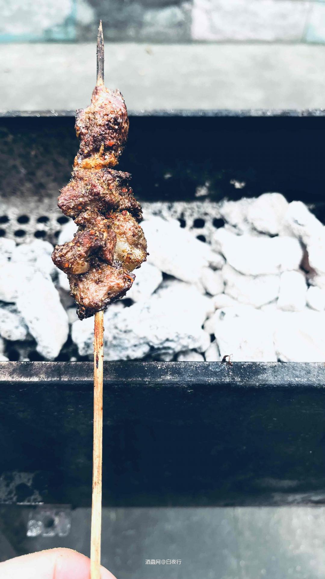 天气冷飕飕 吃点烤羊肉