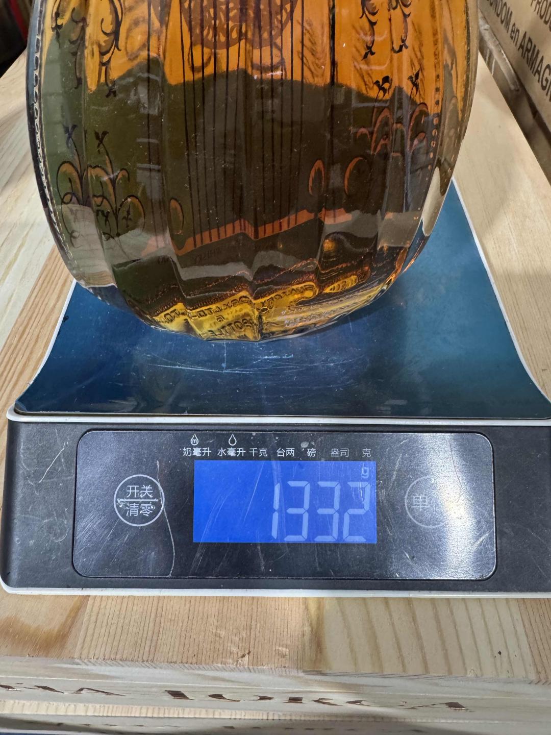 九十年代三得利乐器琉特琴