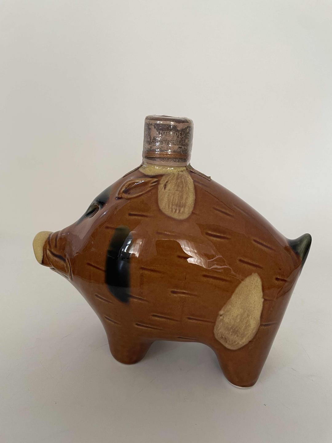 1983年首版三得利生肖猪纪念威士忌