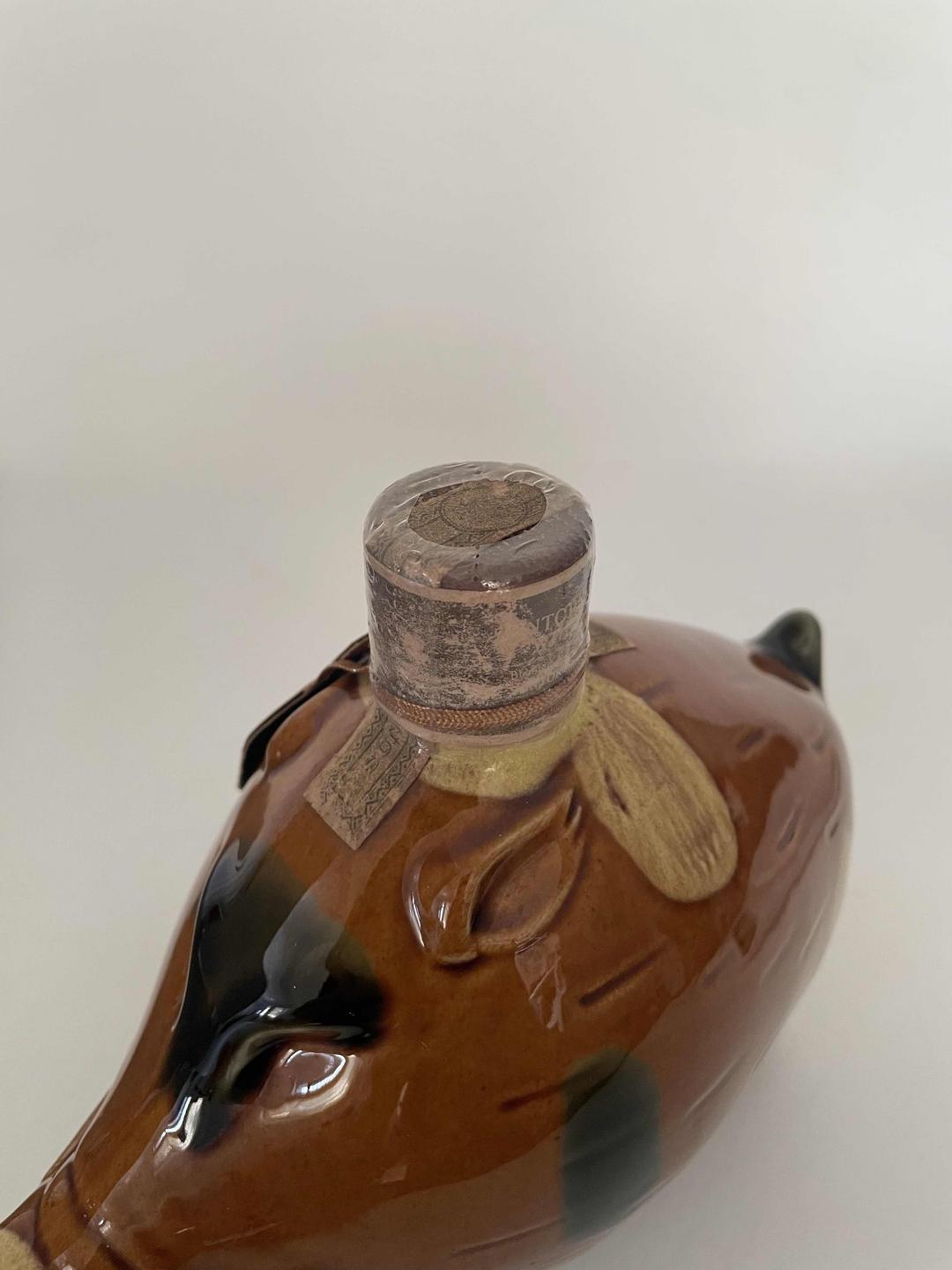 1983年首版三得利生肖猪纪念威士忌