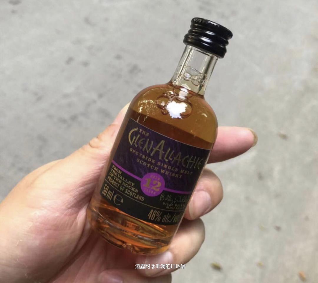 小酒版不需要酒柜一手握着