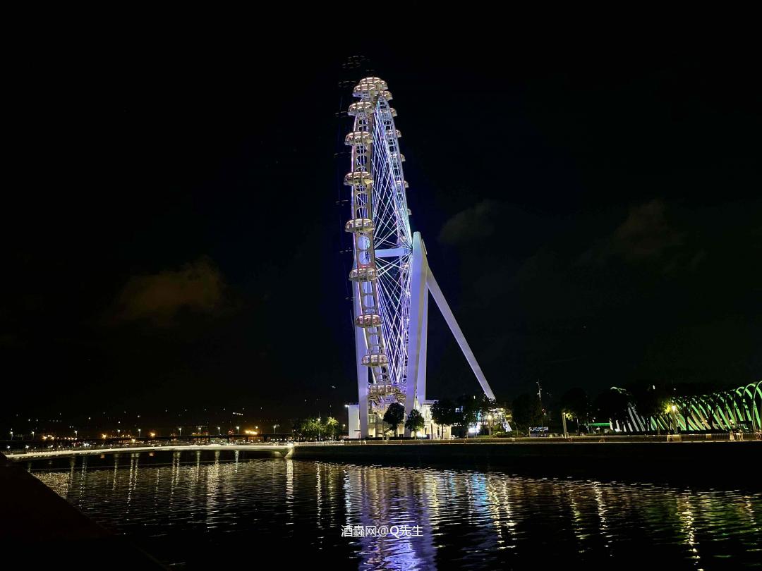 炎炎夏日，夜晚就适合喝点冰镇白葡萄酒配生蚝🦪🦪🦪🦪🦪！吃饱出去夜拍风景！