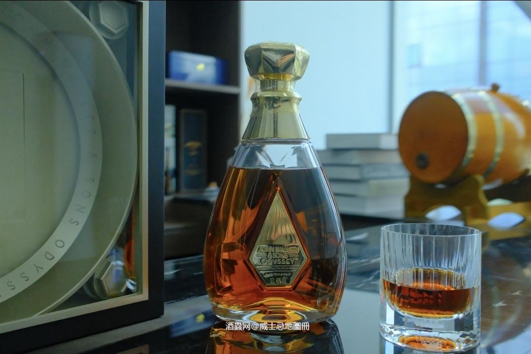 一瓶“摆动”的酒
