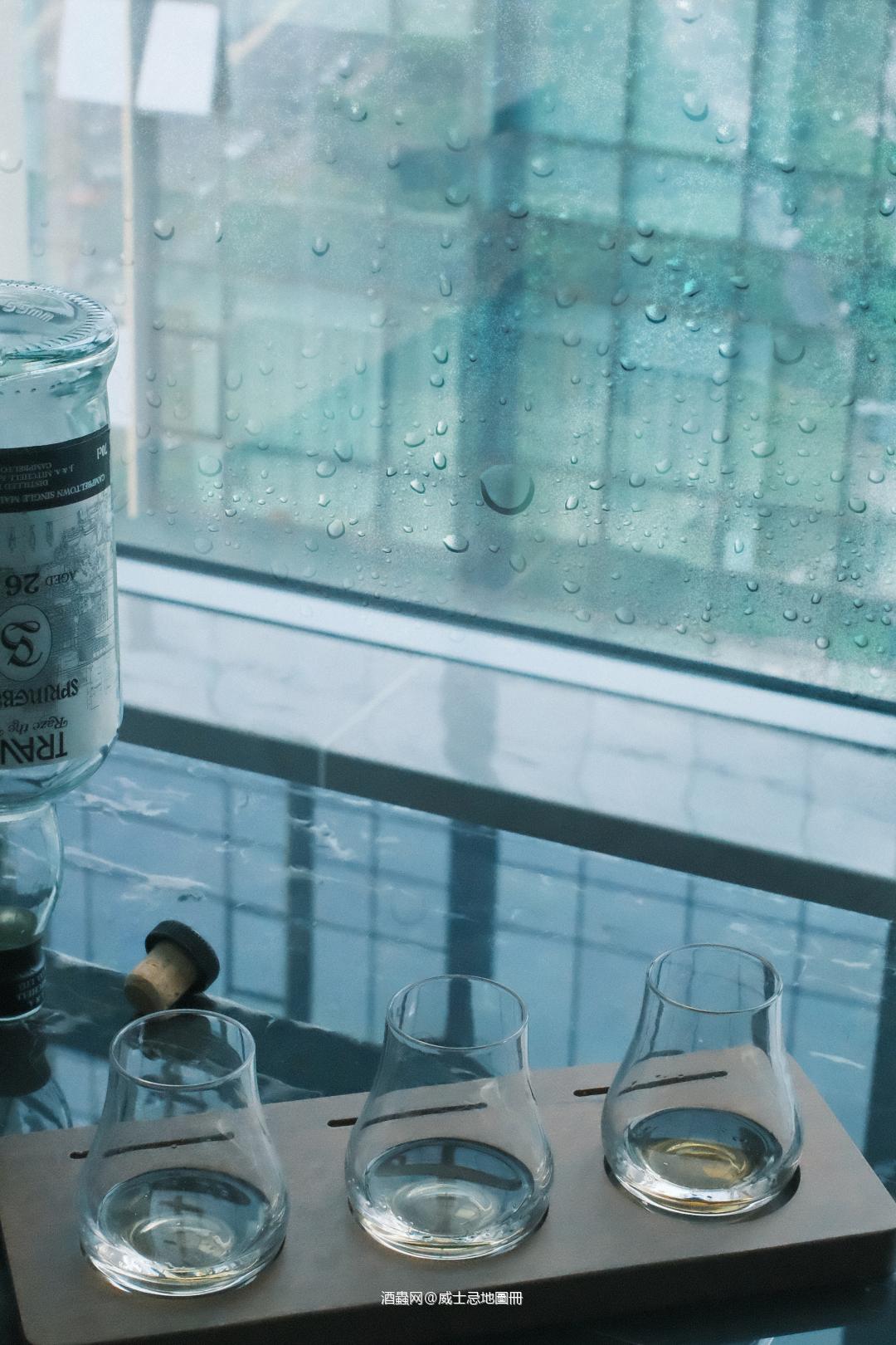 下雨最适合整两杯🥃