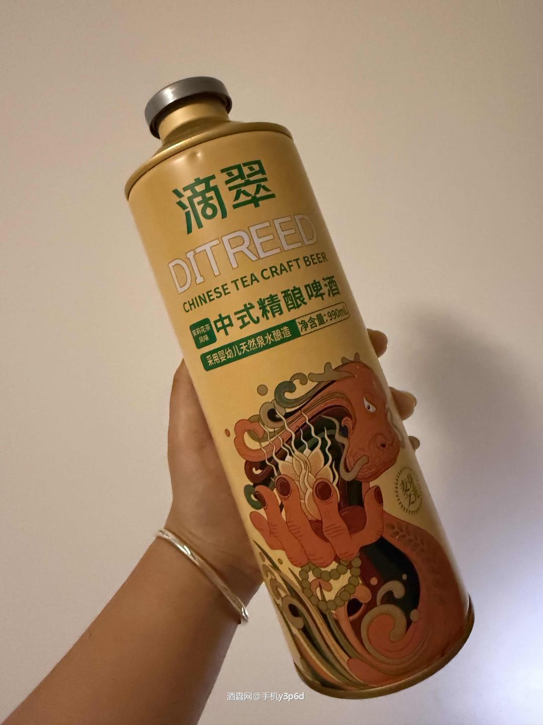 “一杯敬远方，一杯敬自由”