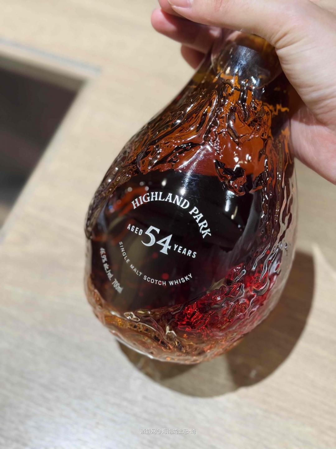 高原骑士54年！！！二十个出头！有没有大哥想要入手、然后云告诉我们味道<img src='https://sdata.whiskyworm.com/xcxpics/emoji_14.png' class='emoji' />