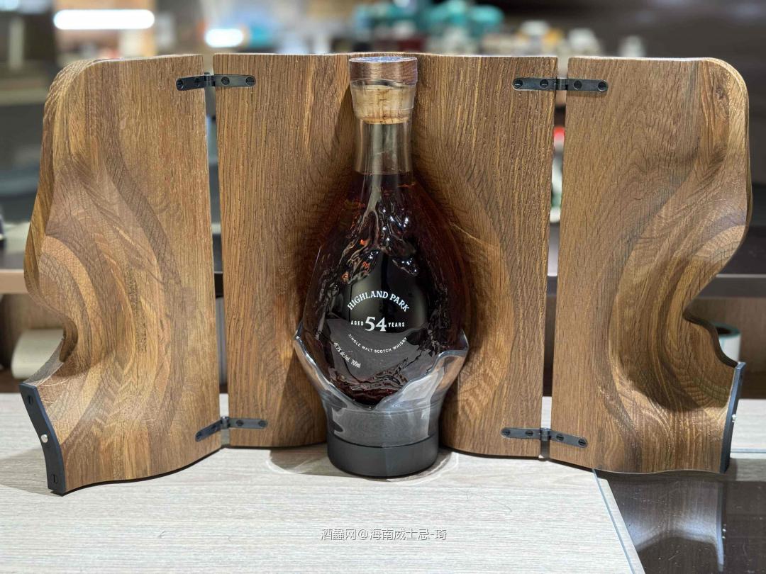 高原骑士54年！！！二十个出头！有没有大哥想要入手、然后云告诉我们味道<img src='https://sdata.whiskyworm.com/xcxpics/emoji_14.png' class='emoji' />