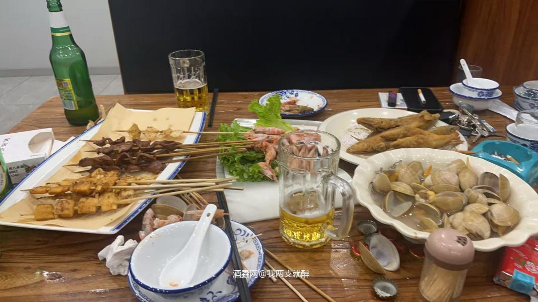 夏天喝啤酒太舒服了