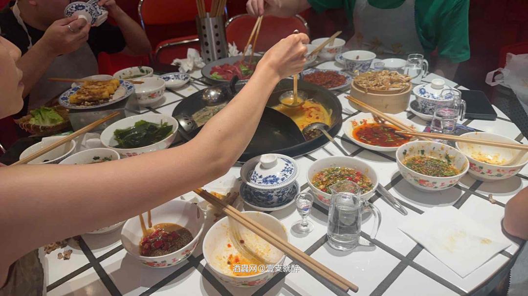 吃点火锅喝点白的也不错