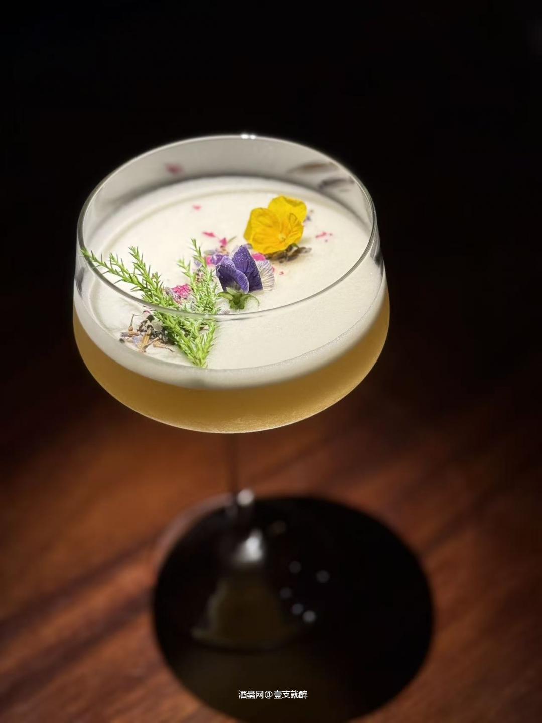 夏天的最后来一杯鸡尾酒吧