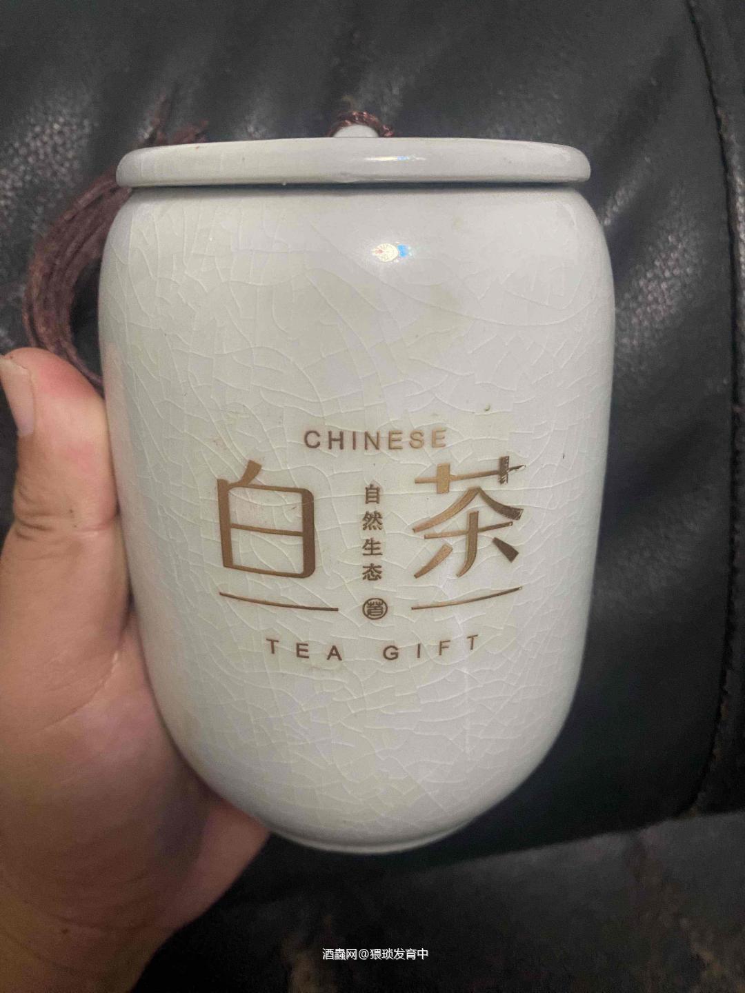 先不说叶子，这瓶子要比叶子贵。